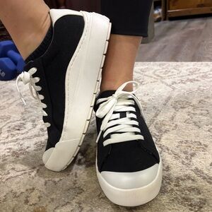 Dr. Scholl's Black and White Sneakers